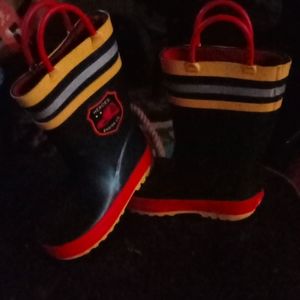 Boys rubber rain boots Size 6m